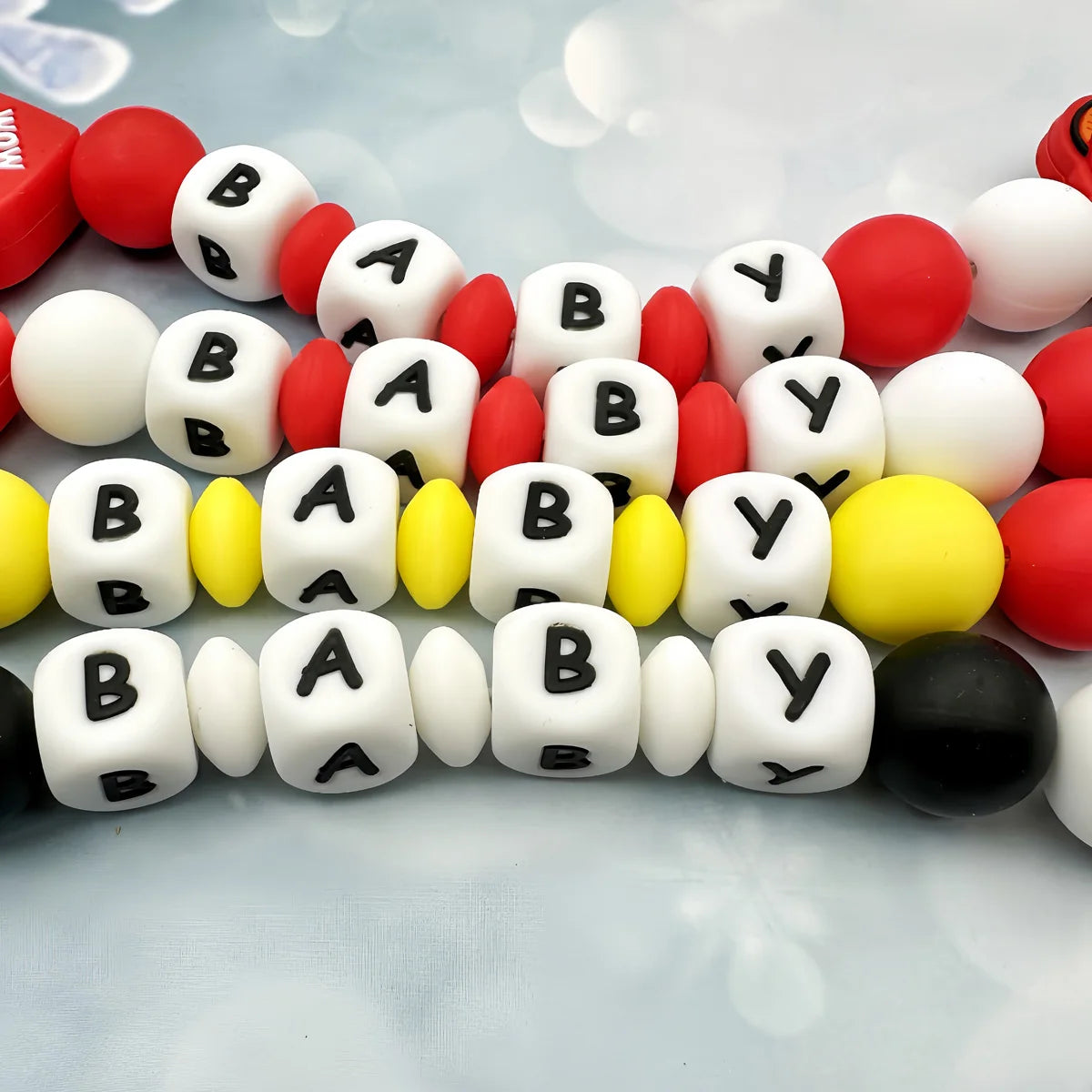 Attache-tétine personnalisée avec prénom et lettres anglaises pour bébé